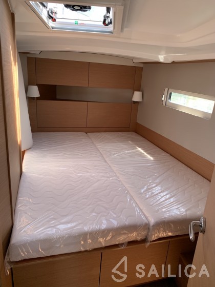 Sun Odyssey 410 - Yacht Charter Sailica