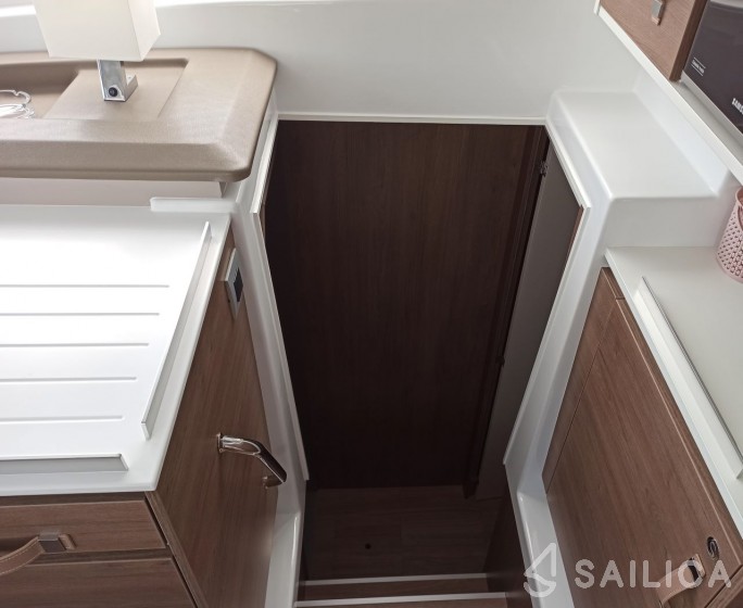 Bali Catspace - Yacht Charter Sailica