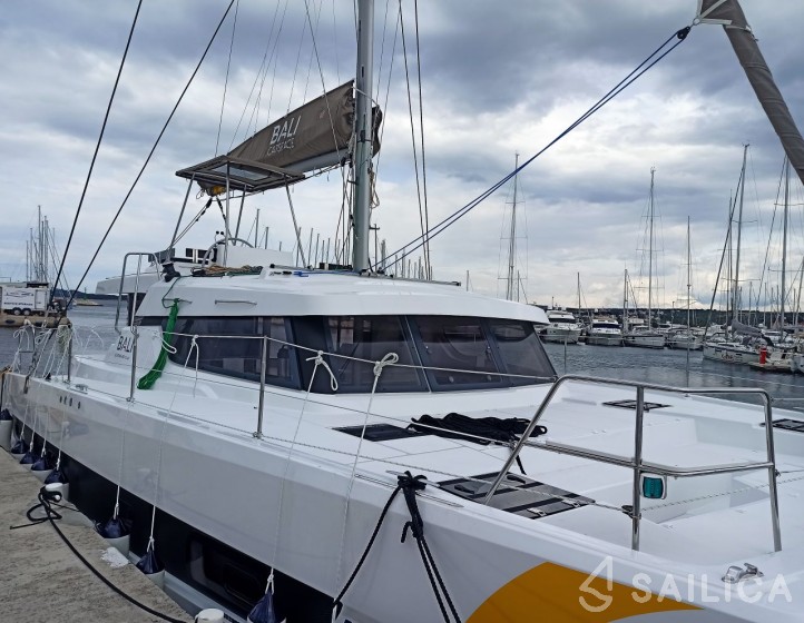 Bali Catspace - Yacht Charter Sailica