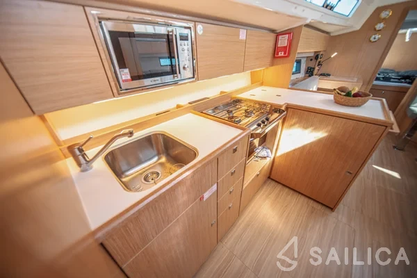 Bavaria C42 - Yacht Charter Sailica