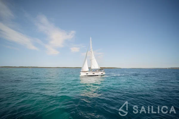 Bavaria C42 - Yacht Charter Sailica