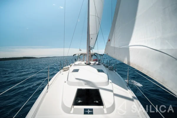 Bavaria C42 - Yacht Charter Sailica