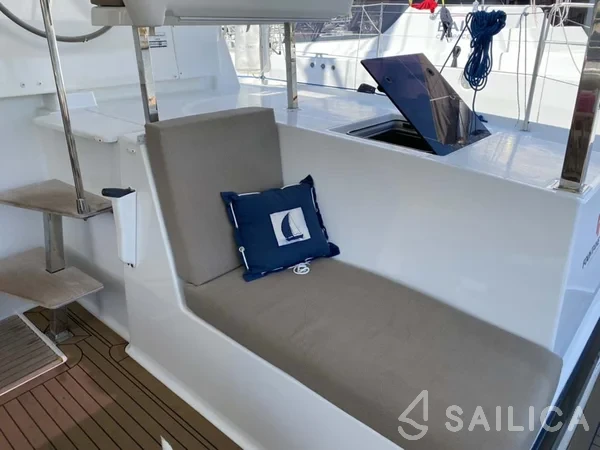 Lucia 40 - Yacht Charter Sailica