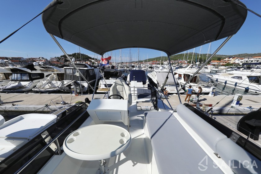 Futura 40 Grand Horizon - Yacht Charter Sailica