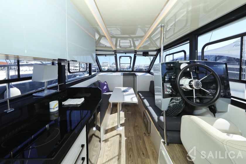 Futura 40 Grand Horizon - Yacht Charter Sailica
