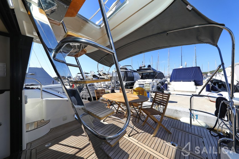Futura 40 Grand Horizon - Yacht Charter Sailica