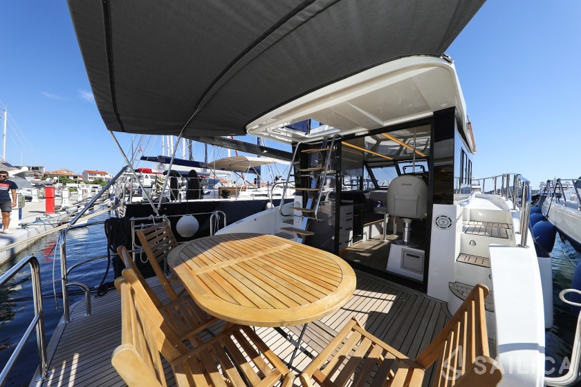 Futura 40 Grand Horizon - Yacht Charter Sailica