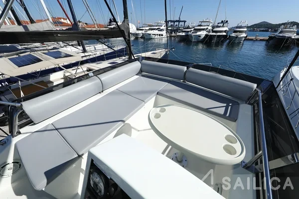 Futura 40 Grand Horizon - Yacht Charter Sailica