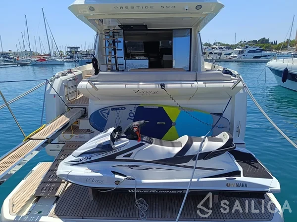 Prestige 590 Fly - Yacht Charter Sailica