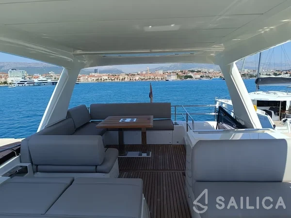 Prestige 590 Fly - Yacht Charter Sailica