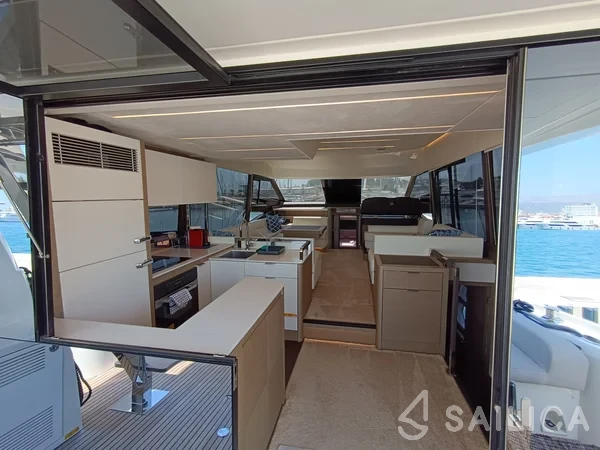 Prestige 590 Fly - Yacht Charter Sailica