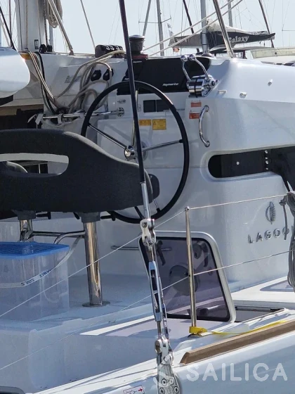 Lagoon 40 - Yacht Charter Sailica