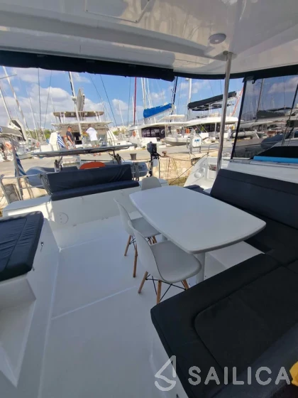 Lagoon 40 - Yacht Charter Sailica