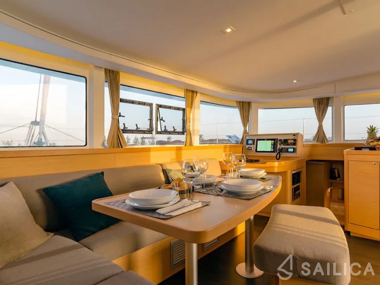 Lagoon 42 - Yacht Charter Sailica