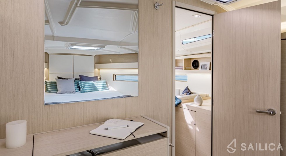 Oceanis 40.1 - Yacht Charter Sailica