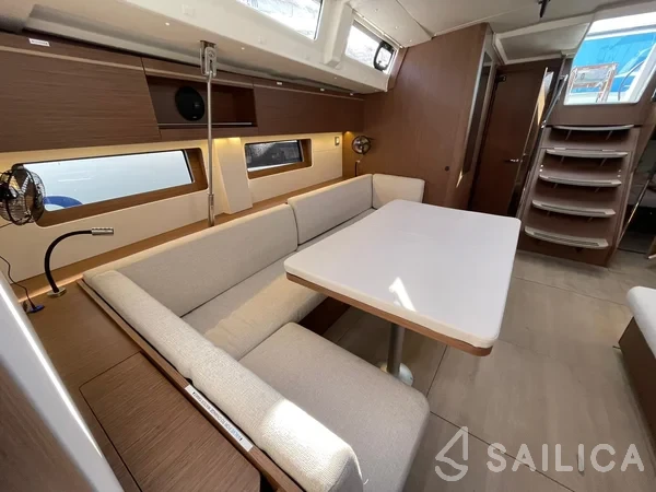 Oceanis 51.1 - Yacht Charter Sailica