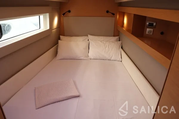 Nautitech 46 Fly - Yacht Charter Sailica