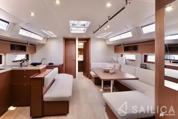 Oceanis 51.1 - Yacht Charter Sailica