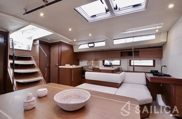 Oceanis 51.1 - Yacht Charter Sailica
