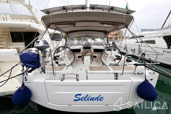 Oceanis 51.1 - Yacht Charter Sailica