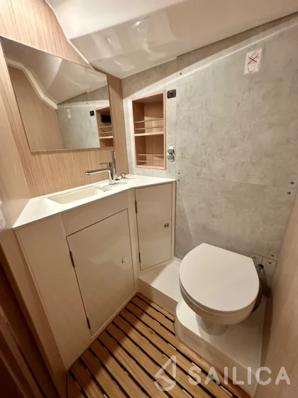 Bavaria C42 - Yacht Charter Sailica