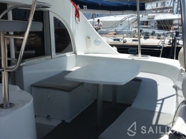 Lagoon 380 - Yacht Charter Sailica