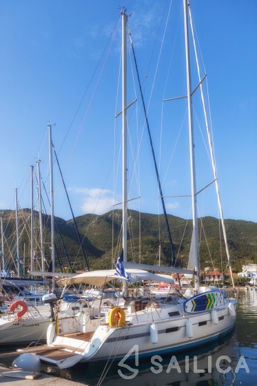 Bavaria 40 Cruiser - Yacht Charter Sailica