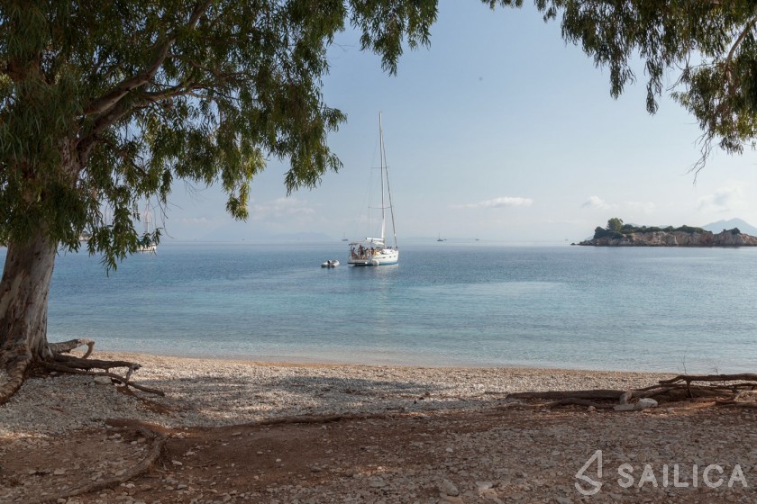 Bavaria 40 Cruiser - Yacht Charter Sailica