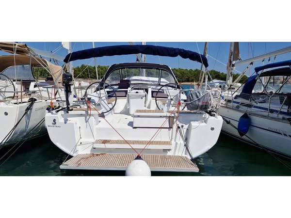 Oceanis 46.1 - Yacht Charter Sailica