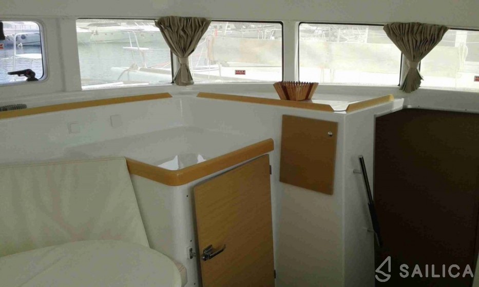 Lagoon 380 S2 - Yacht Charter Sailica