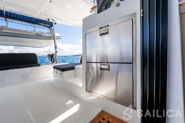 Lagoon 42 - Yacht Charter Sailica