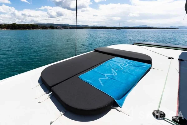 Lagoon 42 - Yacht Charter Sailica