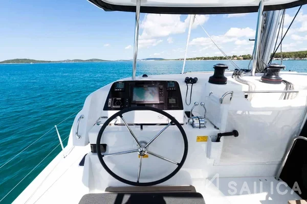 Lagoon 42 - Yacht Charter Sailica