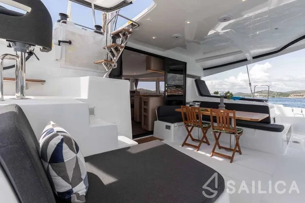 Lagoon 42 - Yacht Charter Sailica