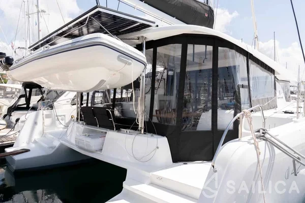 Lagoon 42 - Yacht Charter Sailica