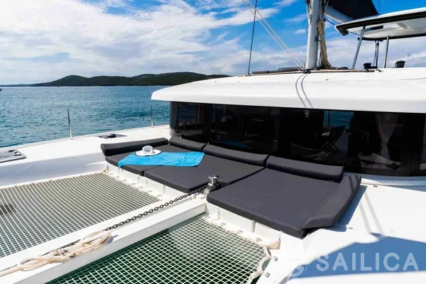 Lagoon 42 - Yacht Charter Sailica