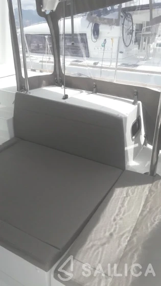 Lagoon 450  Flybridge - Yacht Charter Sailica