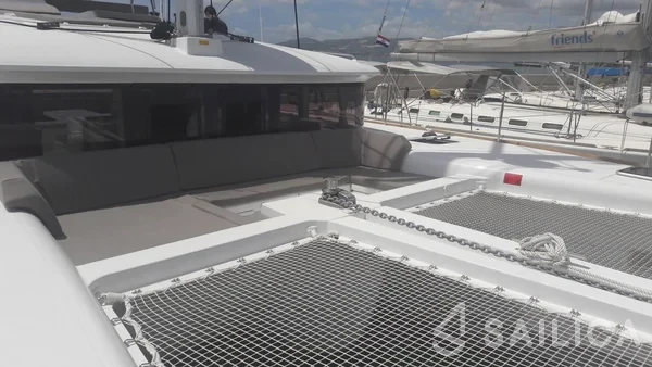 Lagoon 450  Flybridge - Yacht Charter Sailica