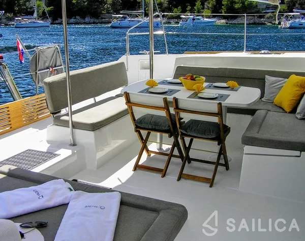 Lagoon 450  Flybridge - Yacht Charter Sailica