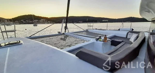 Lagoon 450  Flybridge - Yacht Charter Sailica