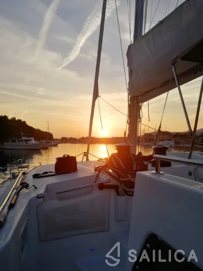 Lagoon 450  Flybridge - Yacht Charter Sailica