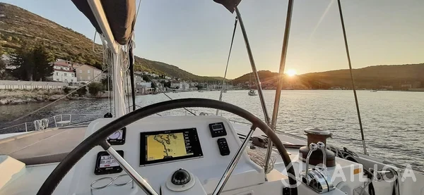 Lagoon 450  Flybridge - Yacht Charter Sailica