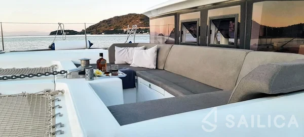 Lagoon 450  Flybridge - Yacht Charter Sailica