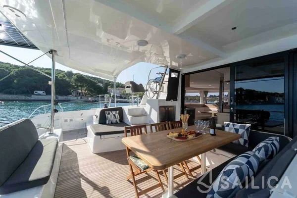 Lagoon 42 - Yacht Charter Sailica