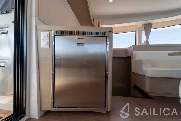 Lagoon 42 - Yacht Charter Sailica