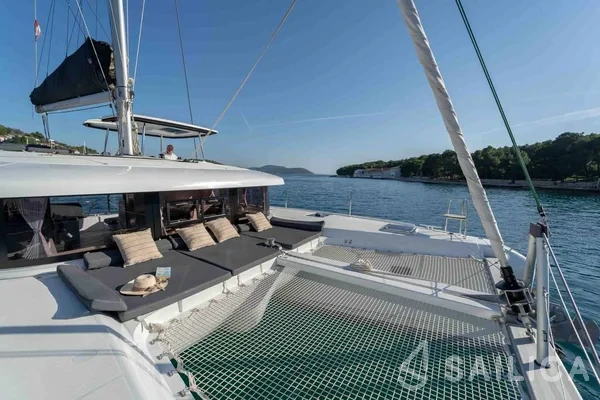 Lagoon 42 - Yacht Charter Sailica