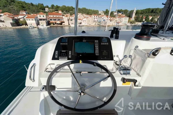 Lagoon 42 - Yacht Charter Sailica