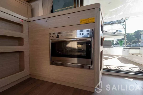 Lagoon 42 - Yacht Charter Sailica