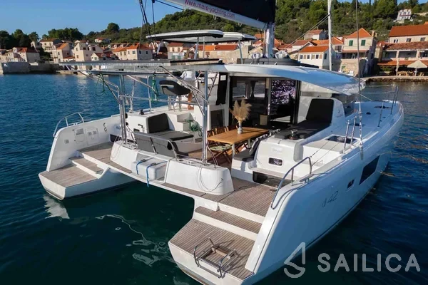 Lagoon 42 - Yacht Charter Sailica