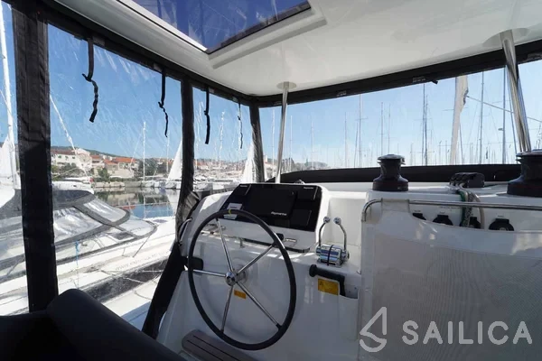 Lagoon 42 - Yacht Charter Sailica